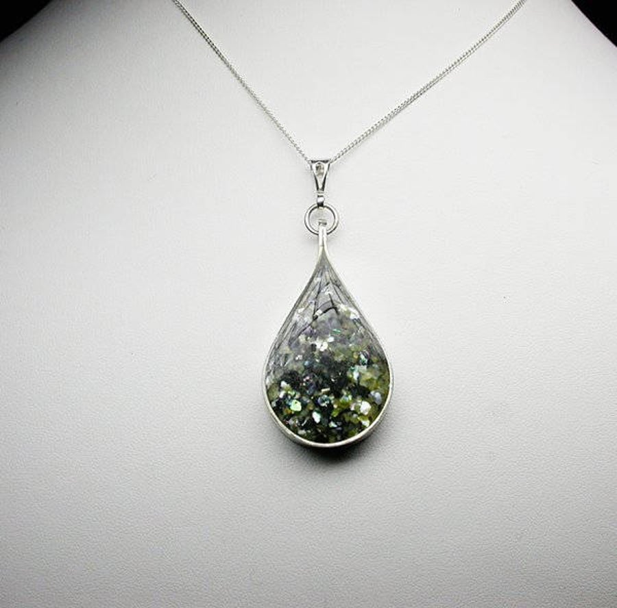 Black & Yellow Crushed Oyster Shell Teardrop Pendant Necklace : The Wasp