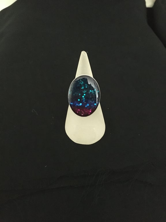 Large Oval Centred Tri-Coloured Ring - 4