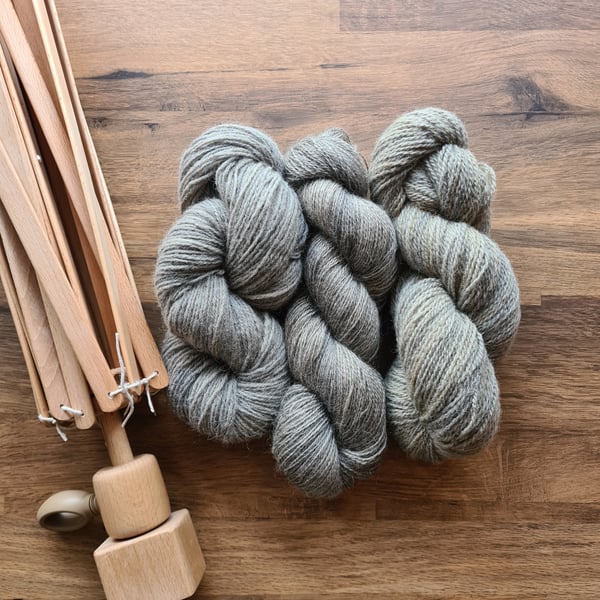 Naturally dyed non-superwash British Wensleydale 4 ply wool yarn 100g skein