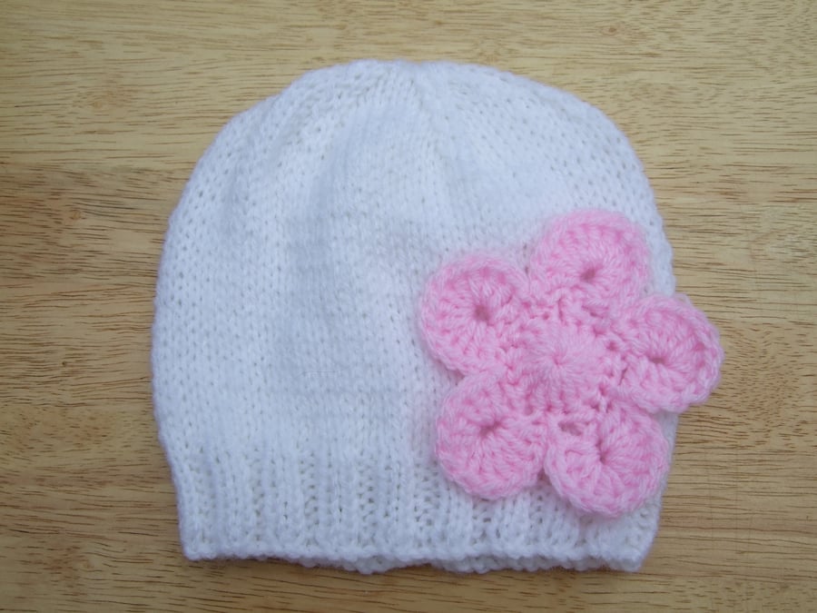 Hand knitted baby beanie hat in white with pink flower applique 0 - 3 months