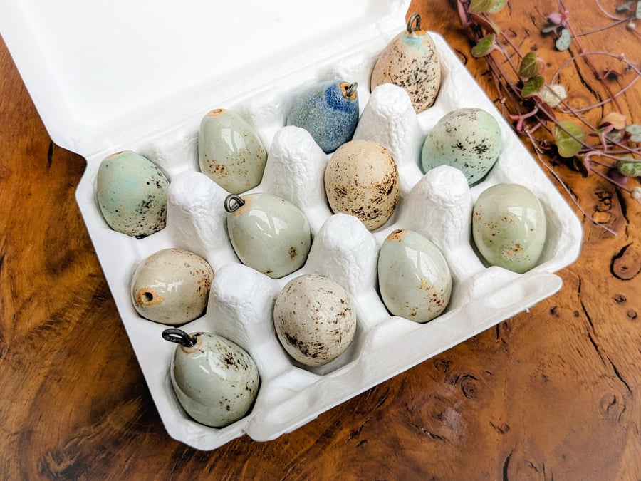 Clutch of four ceramic songbird eggs, lifesized speckled mini bird eggs