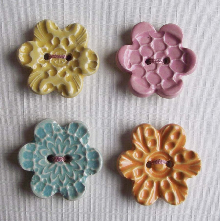 Set of four large flower ceramic buttons