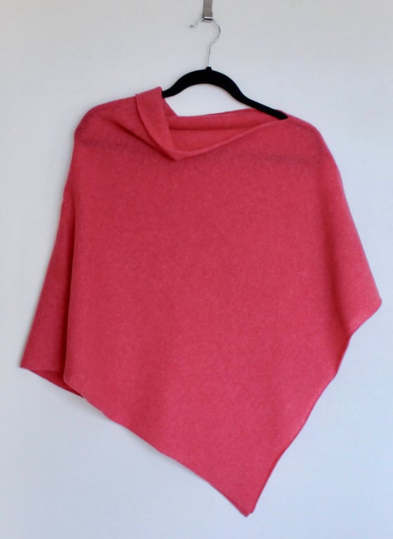 Poncho- merino lambswool fuchsia pink