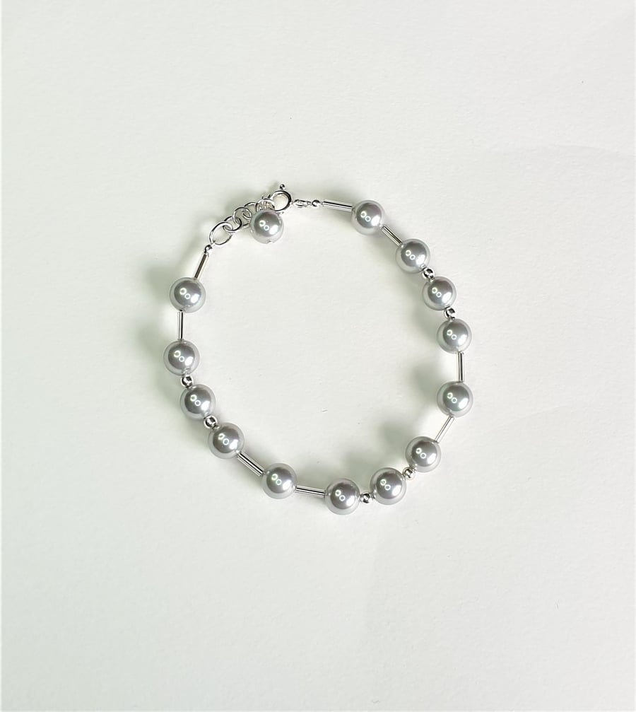 Elegant Silver Grey Shell Pearl and Sterling Silver Bracelet