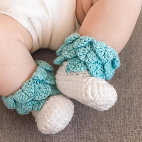 Blue and white crochet crocodile stitch baby booties 6-9 months 