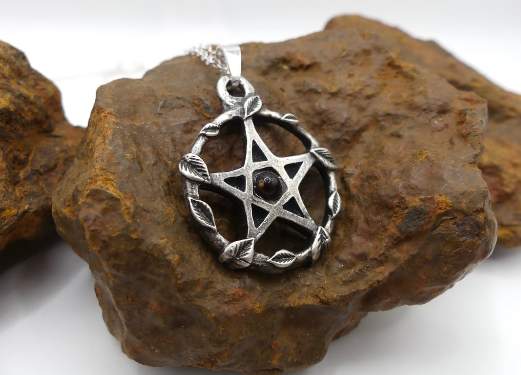 Sterling Silver Pentacle Pendant Surrounded by Leaves with Amber, Necklace.