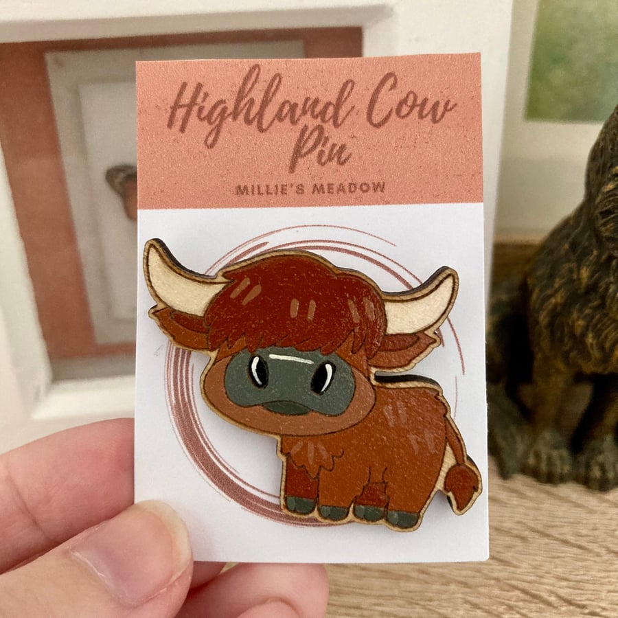 Highland cow pin badge brooch 