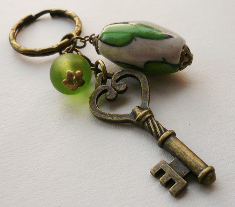 Green and Cream Ceramic Frosted Glass Bead Antique Bronze Keyring   KCJ857