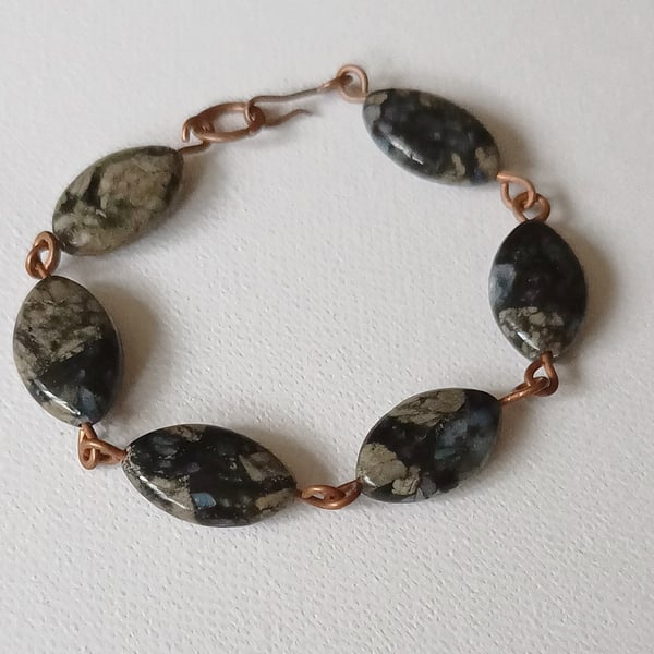 Copper bracelet with reconstructed stone