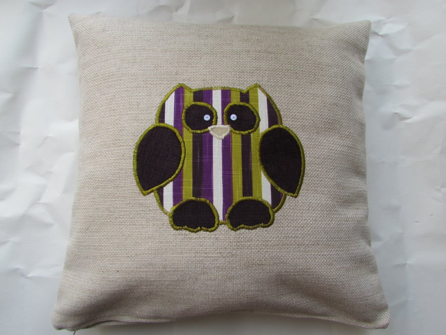 16" Plum striped appliqued owl cushion