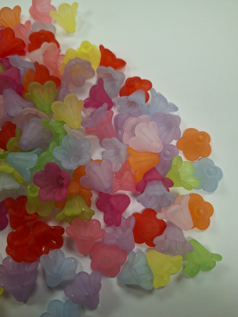 150 x Acrylic Mixed Colour Flower Beads 13 x 15mm