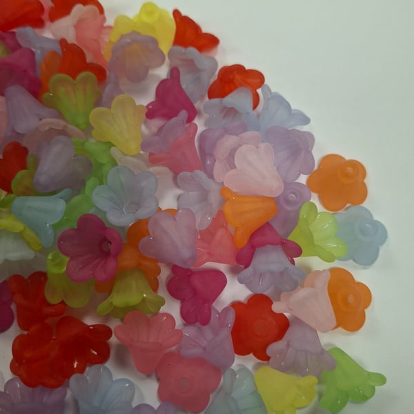 150 x Acrylic Mixed Colour Flower Beads 13 x 15mm