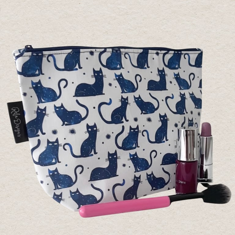 Makeup bags blue cats on white 