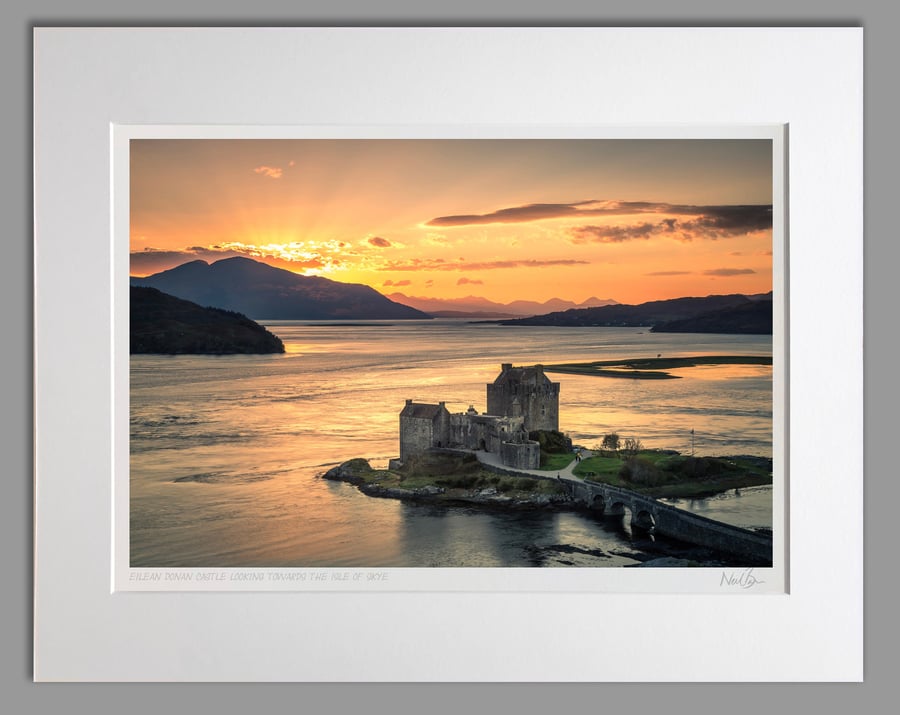 Eilean Donan Castle, Dornie, Scotland - A3 (50x40cm) Unframed Print