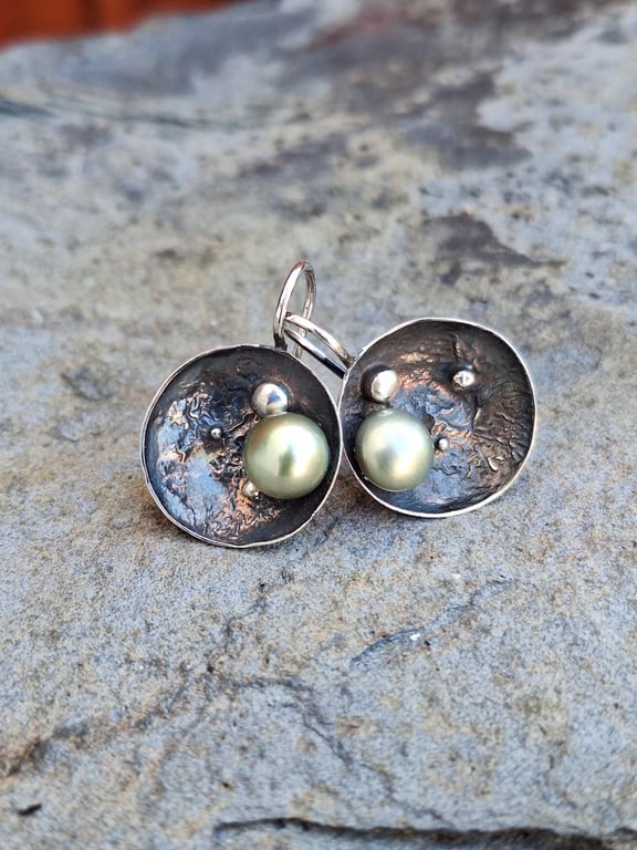 Contemporary silver earrings with Natural pearl