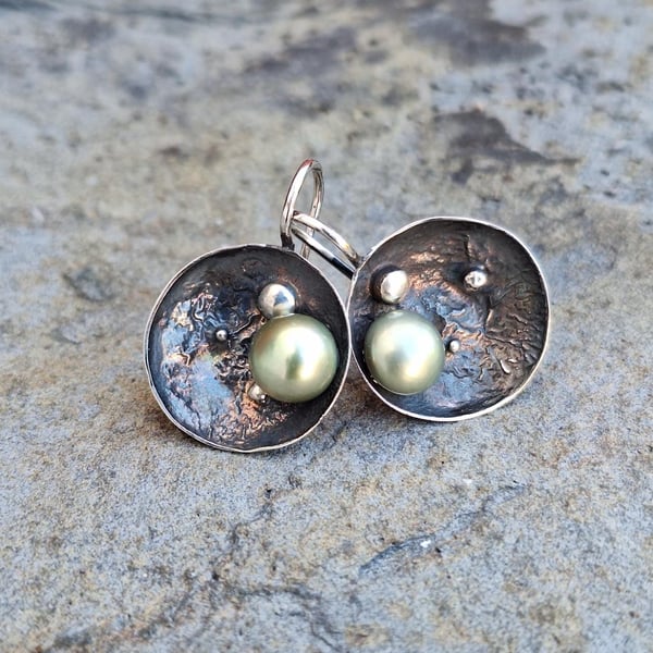 Contemporary silver earrings with Natural pearl