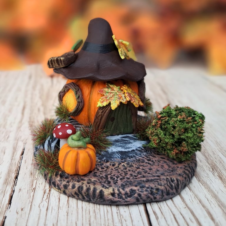 Halloween Decoration  - Pumpkin Cottage with Witch's Broomstick