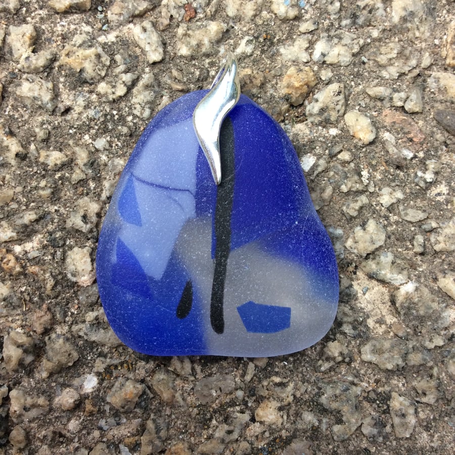 Abstract blue glass pendant (0354)