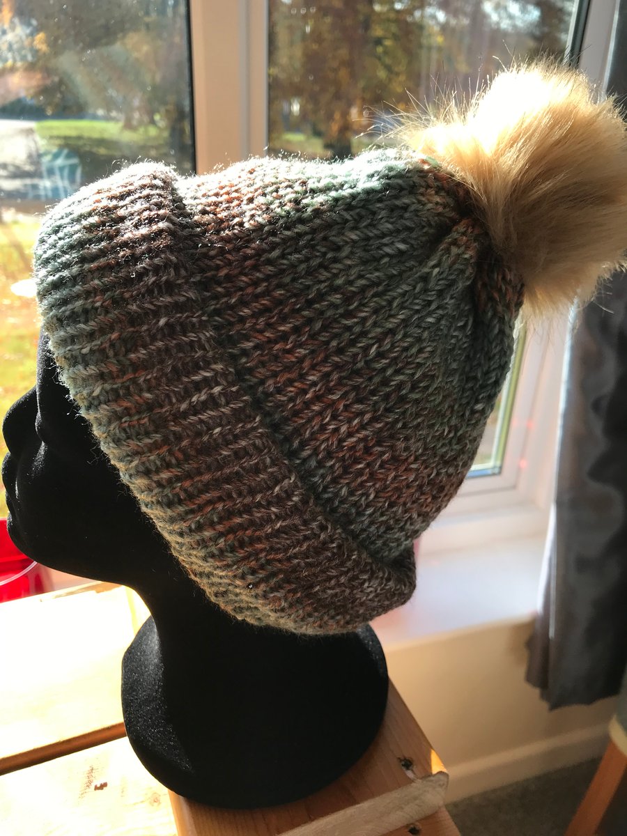 Hat with removable pompom