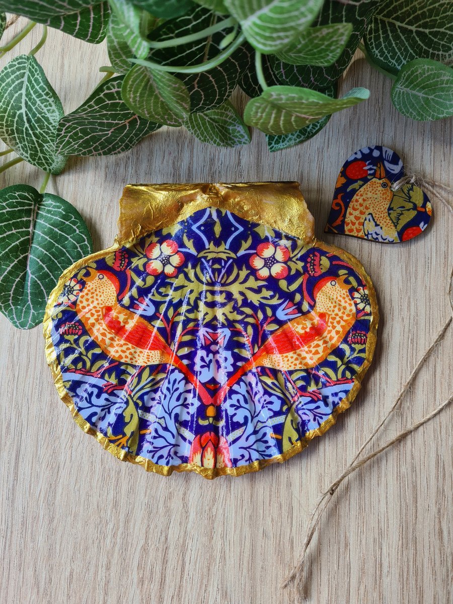 Scallop shell trinket dish William Morris design with gift tag home decor