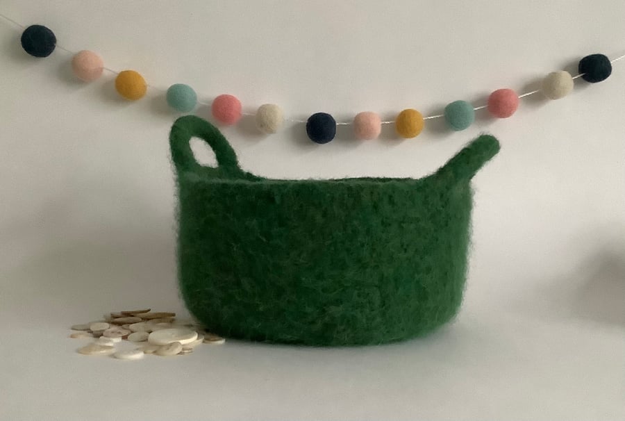 FELTED 'FUSSPOT' BOWL, desk tidy. Green (with handles ) .
