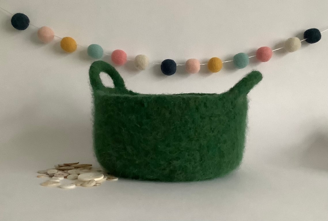 FELTED 'FUSSPOT' BOWL, desk tidy. Green (with handles ) .