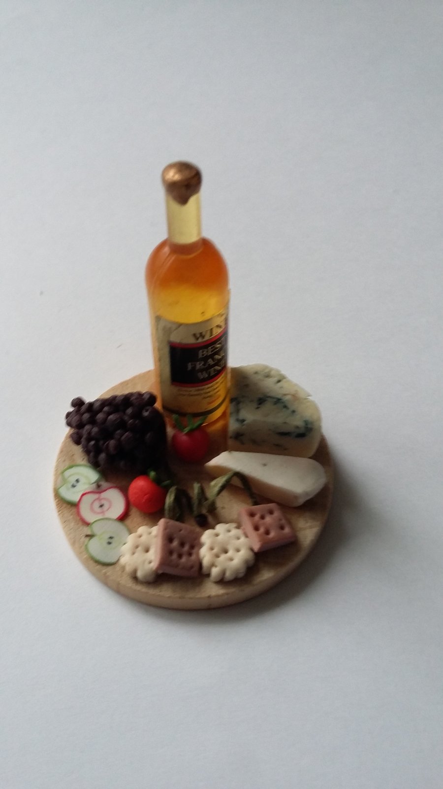 1,12TH SCALE CHEESE AND WINE PLATTER
