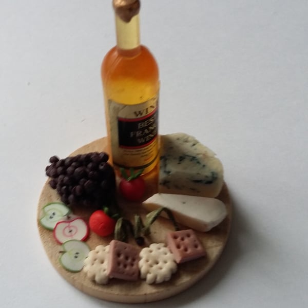 1,12TH SCALE CHEESE AND WINE PLATTER