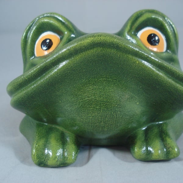 Ceramic Novelty Hand Painted Glasses Spectacles Holder Green Frog Ornament.
