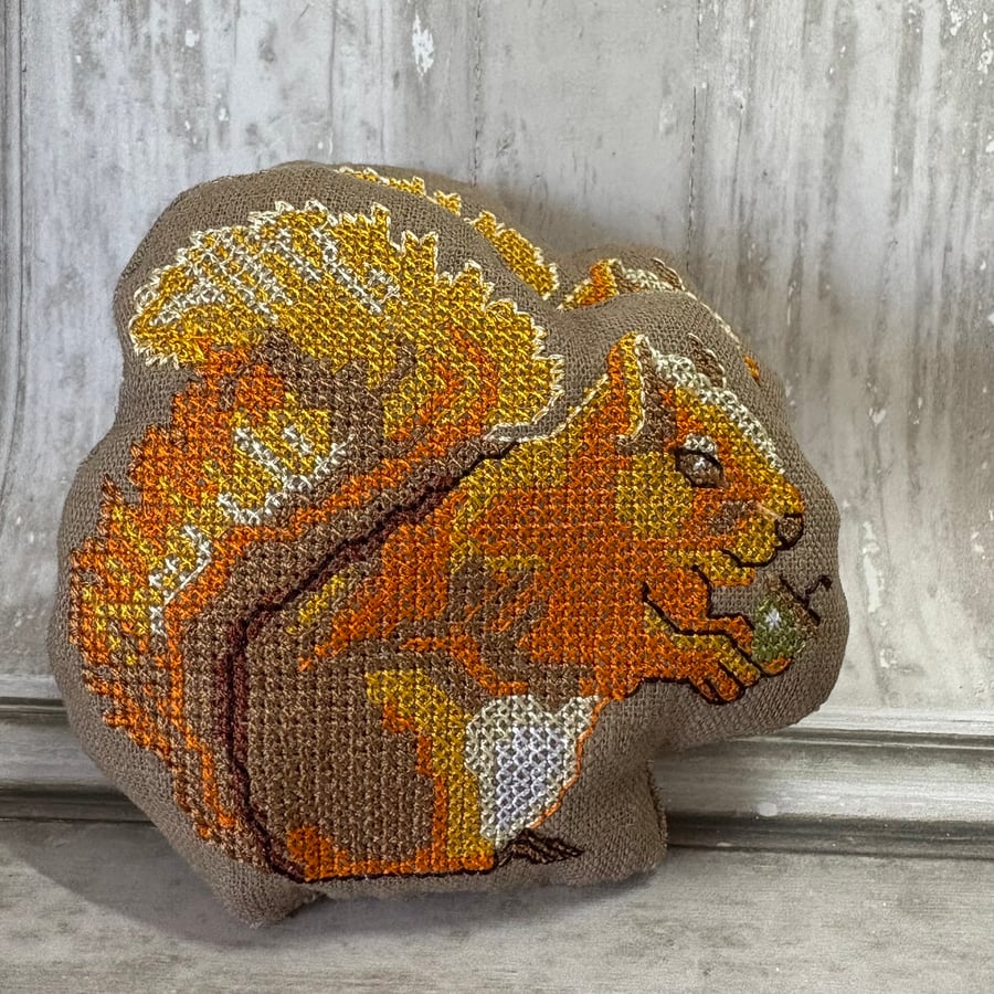 Squirrel Bowl Filler by Carolee Crafts SY 0023