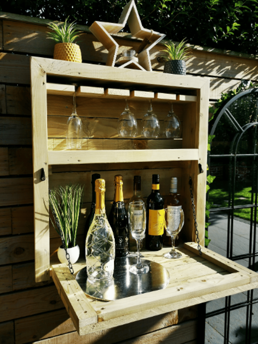 Home or garden wall bar