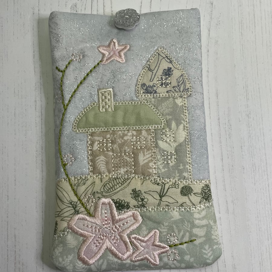 Accessories -  Phone Case - Appliqué Houses by Carolee Crafts -PB5 - 0003