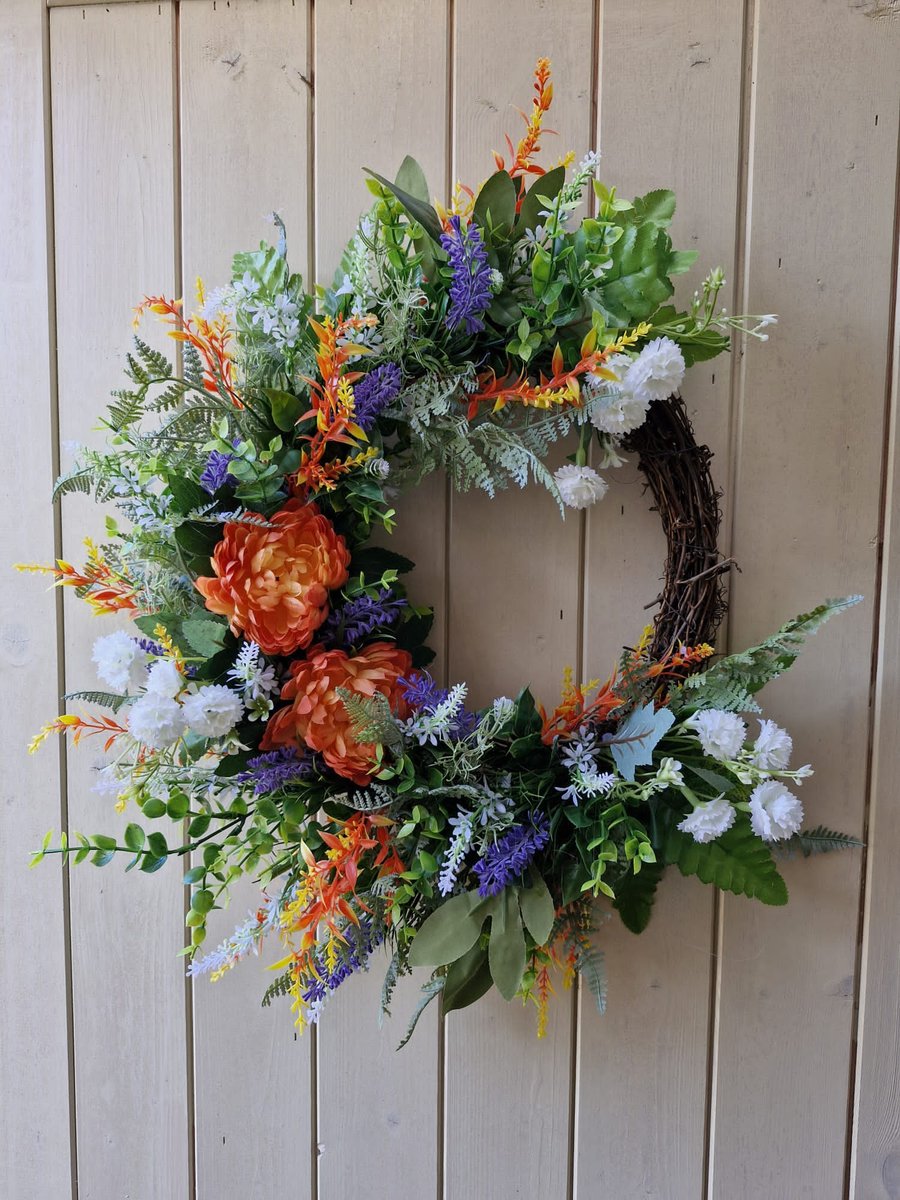 Lynn. Half covered wreath 40cm, orange and green. 
