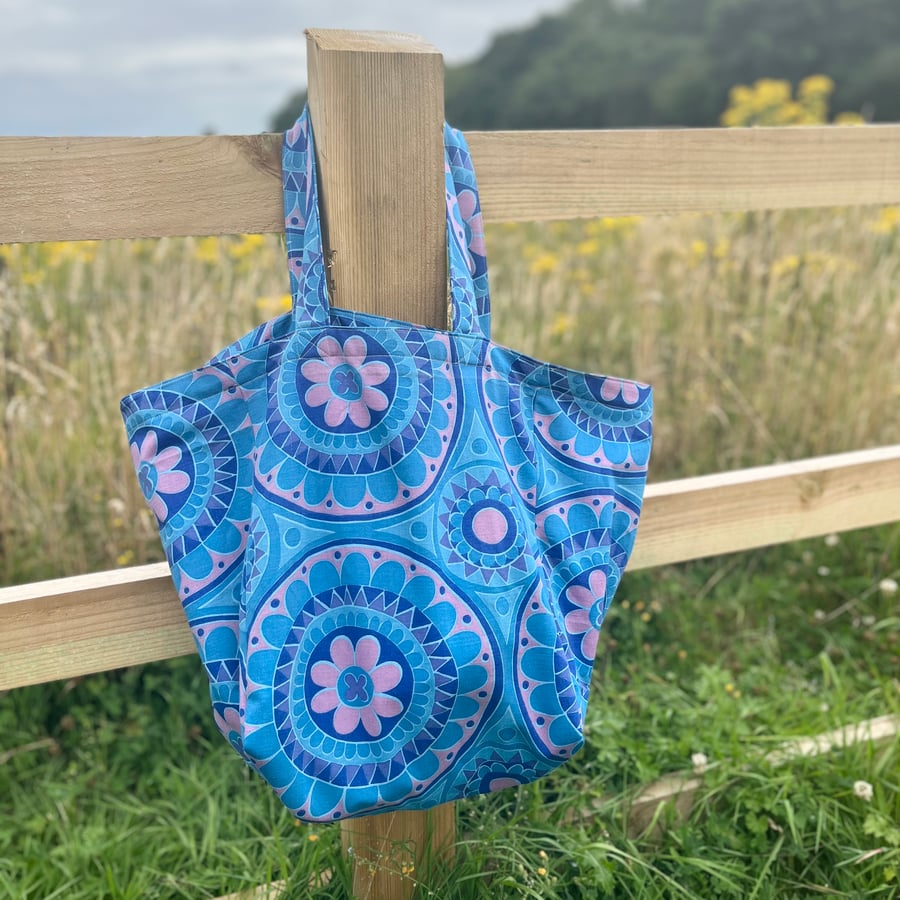 Retro print Beach bag tote bag with bright vintage lining