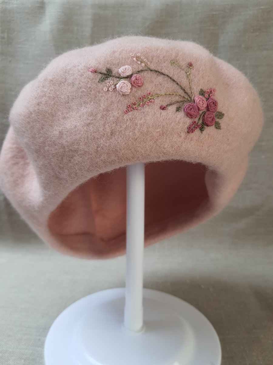 Embroidered Beret 