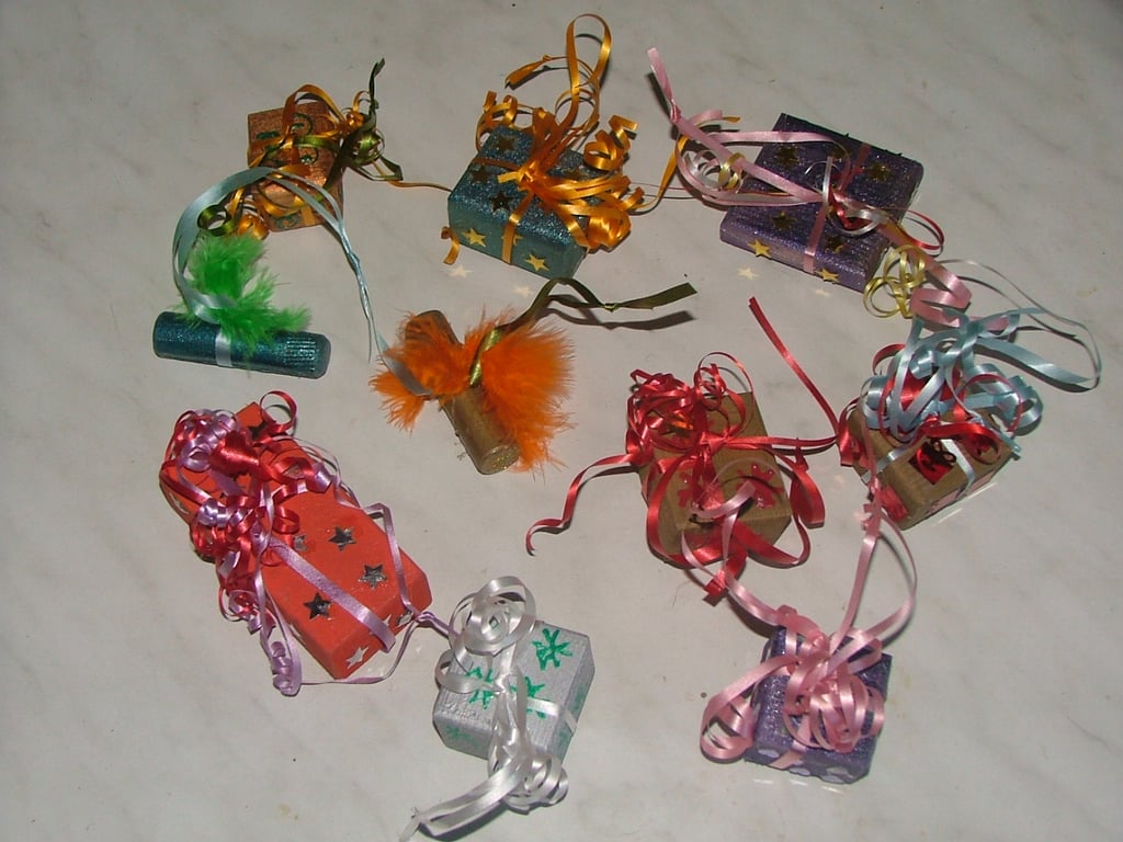 Ten little wooden Christmas presents to hang on your festive Xmas tree 