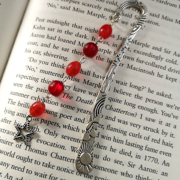 Star bookmark with red glass beads 