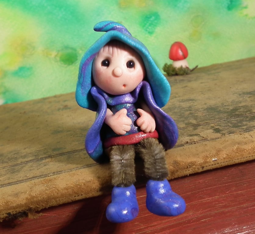 Tiny shelf-sitter book-sitter Gnome 'Conn' with wired legs OOAK by Ann Galvin