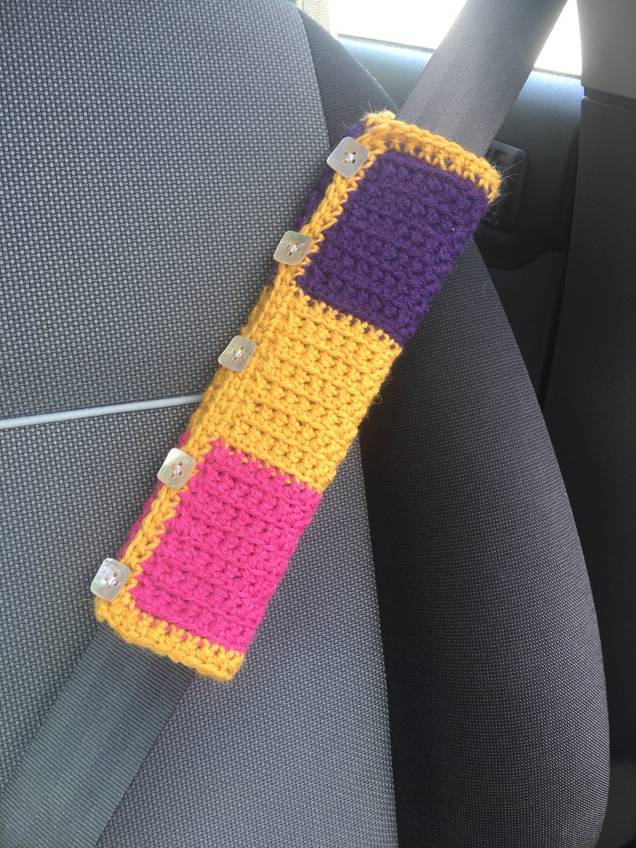CAR SEATBELT  sleeve ( padded ) . Colour block . Cosy alpaca blend. 