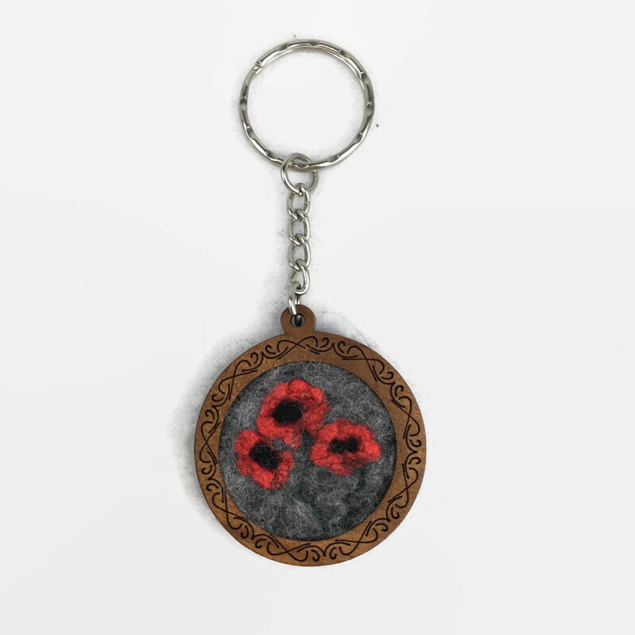 Wooden key fob with felted poppy picture