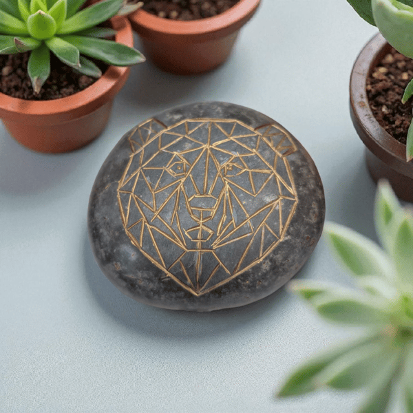 Bear with gold colour inlay, carved in a geometric style