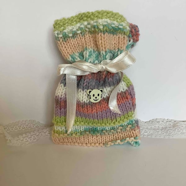 White cat knitted gift bag