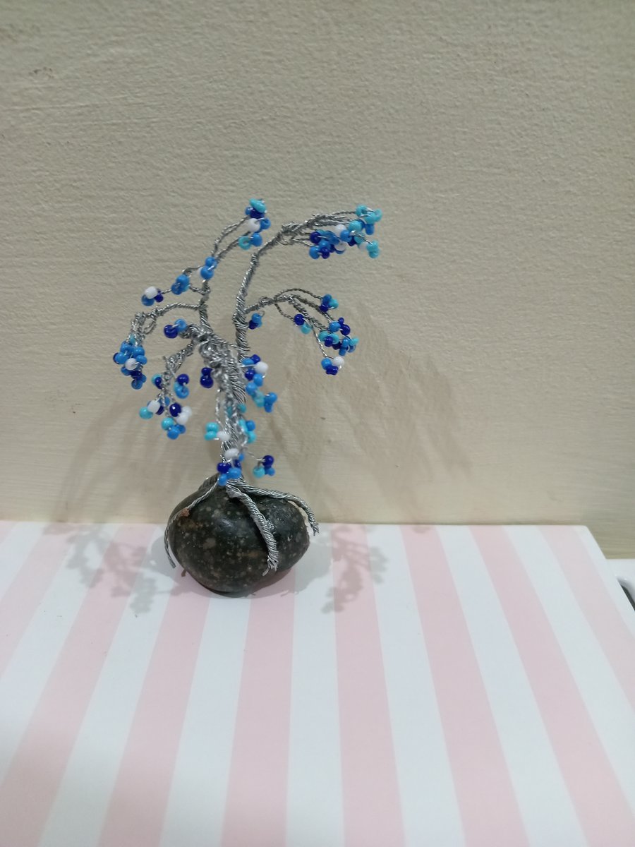 Beaded wire bonsai tree