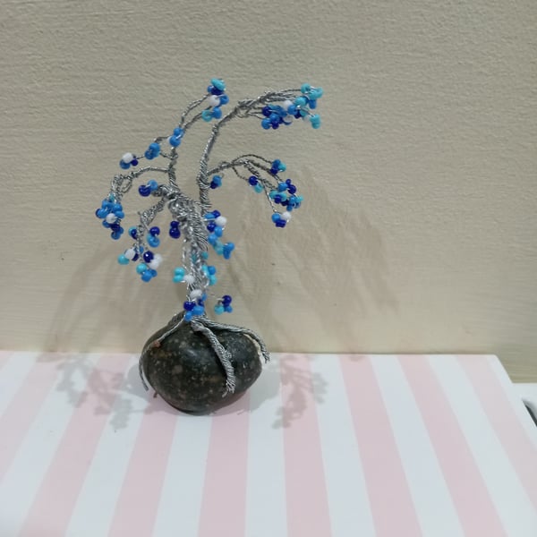 Beaded wire bonsai tree