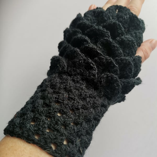 Handcrafted with Heart – Dragon Scale Fingerless Gloves