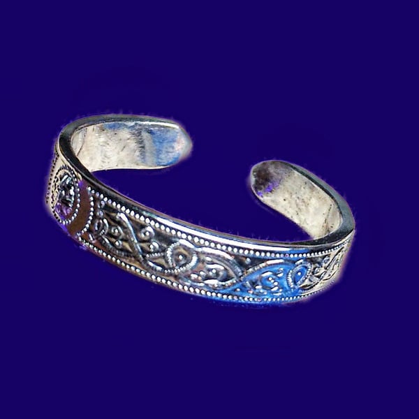 Patterned Adjustable Sterling Silver Band Ring With Open Back