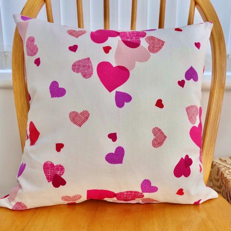 Cushion with Pad: Pink Hearts Throw Pillow 17" (43cm) 