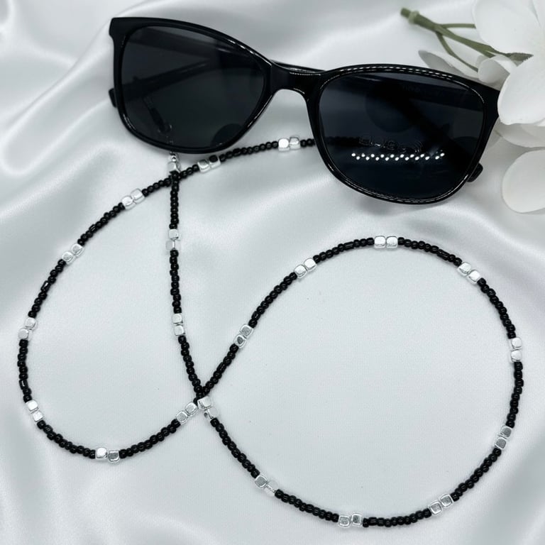 Elegant Black and Silver Glasses Chain 