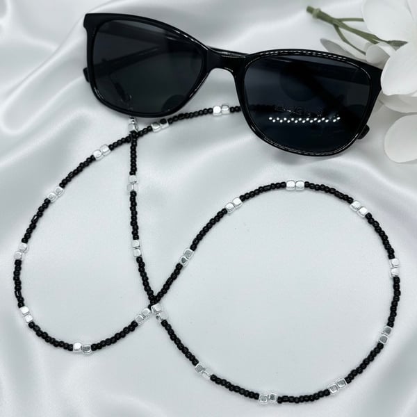 Elegant Black and Silver Glasses Chain 