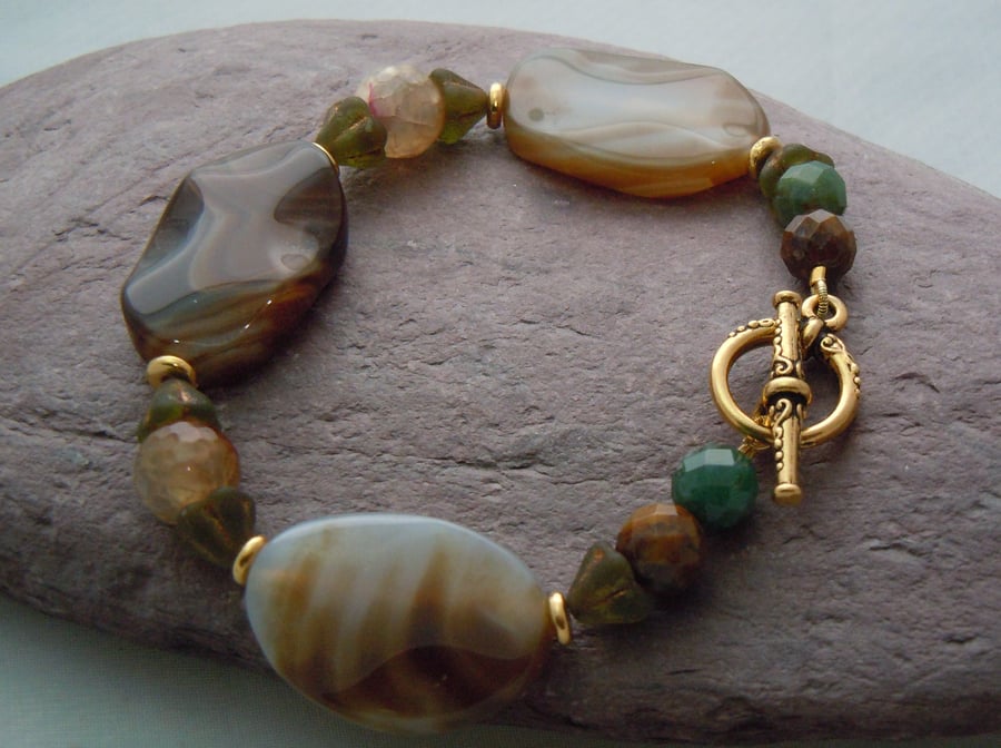Agate & Czech glass bead bracelet